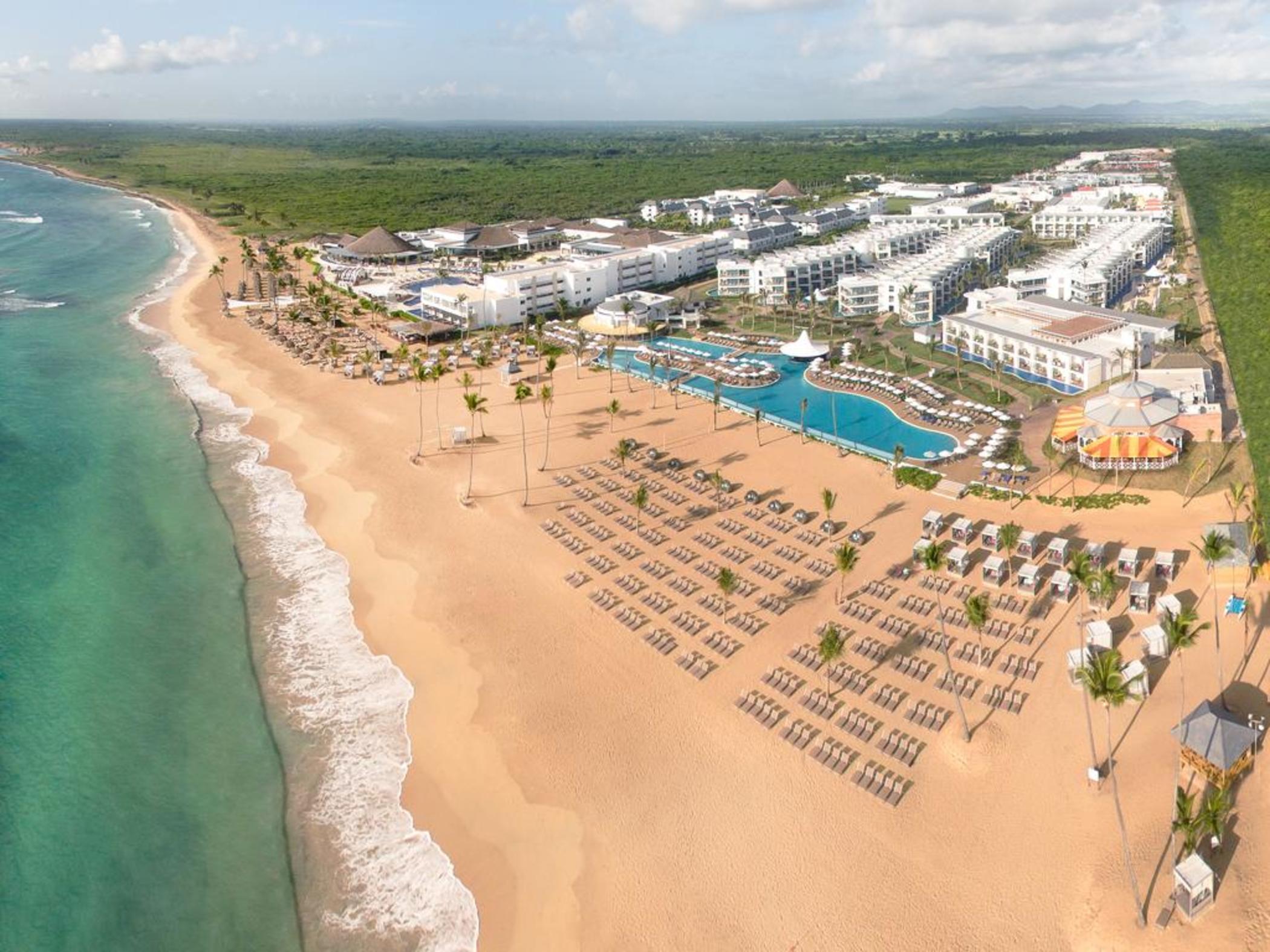Nickelodeon Hotels & Resorts Punta Cana Exteriör bild Aerial view of the resort