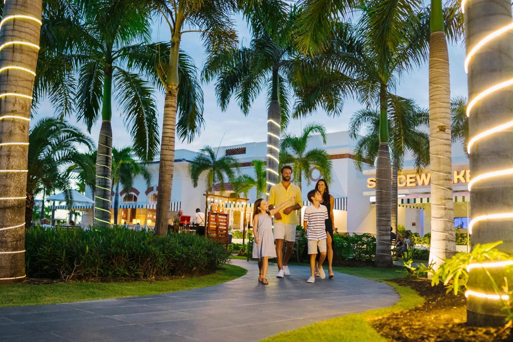 Nickelodeon Hotels & Resorts Punta Cana Exteriör bild Vinpearl Hotel Nha Trang