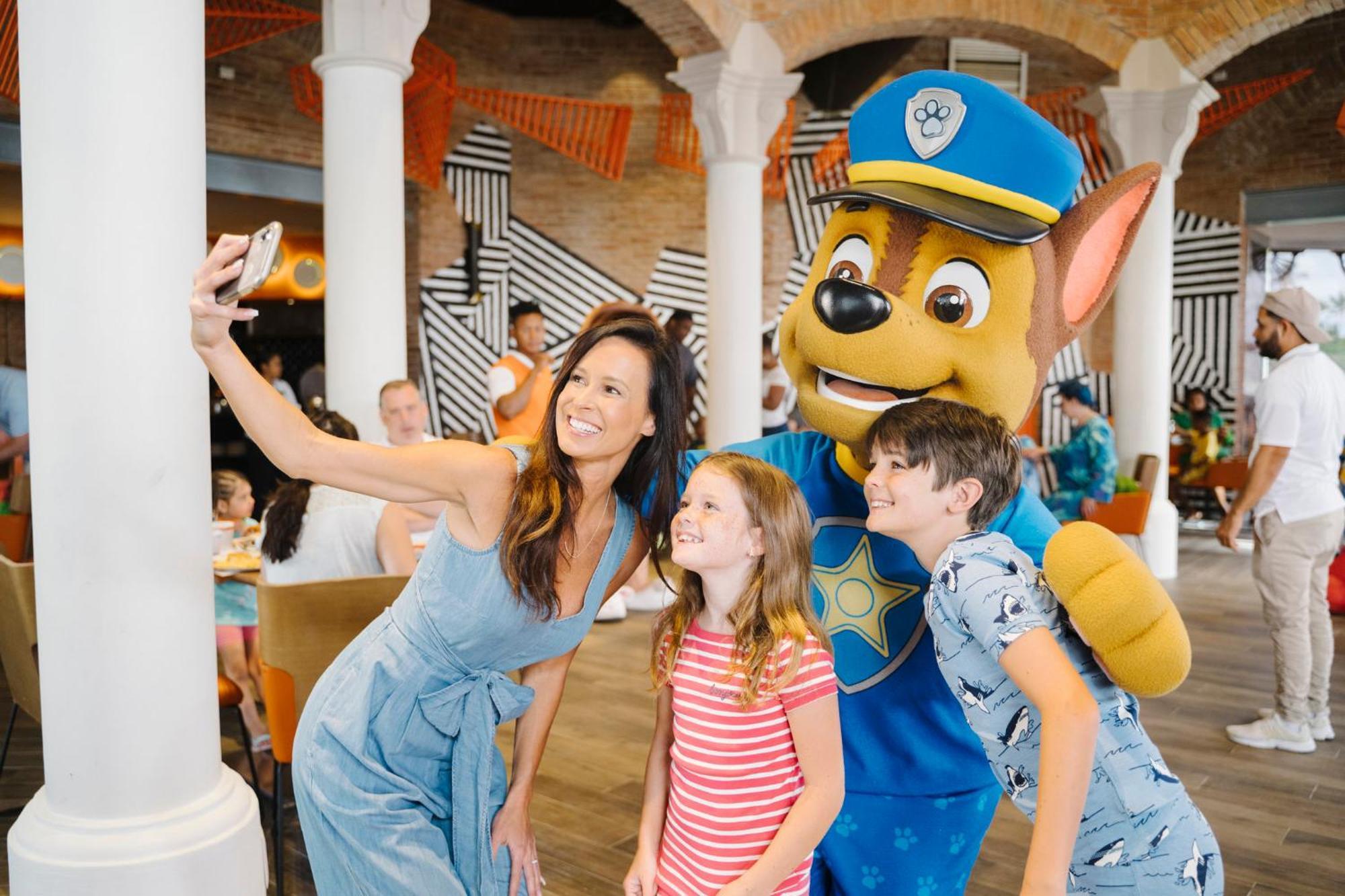 Nickelodeon Hotels & Resorts Punta Cana Exteriör bild Chase at the Nickelodeon Resort